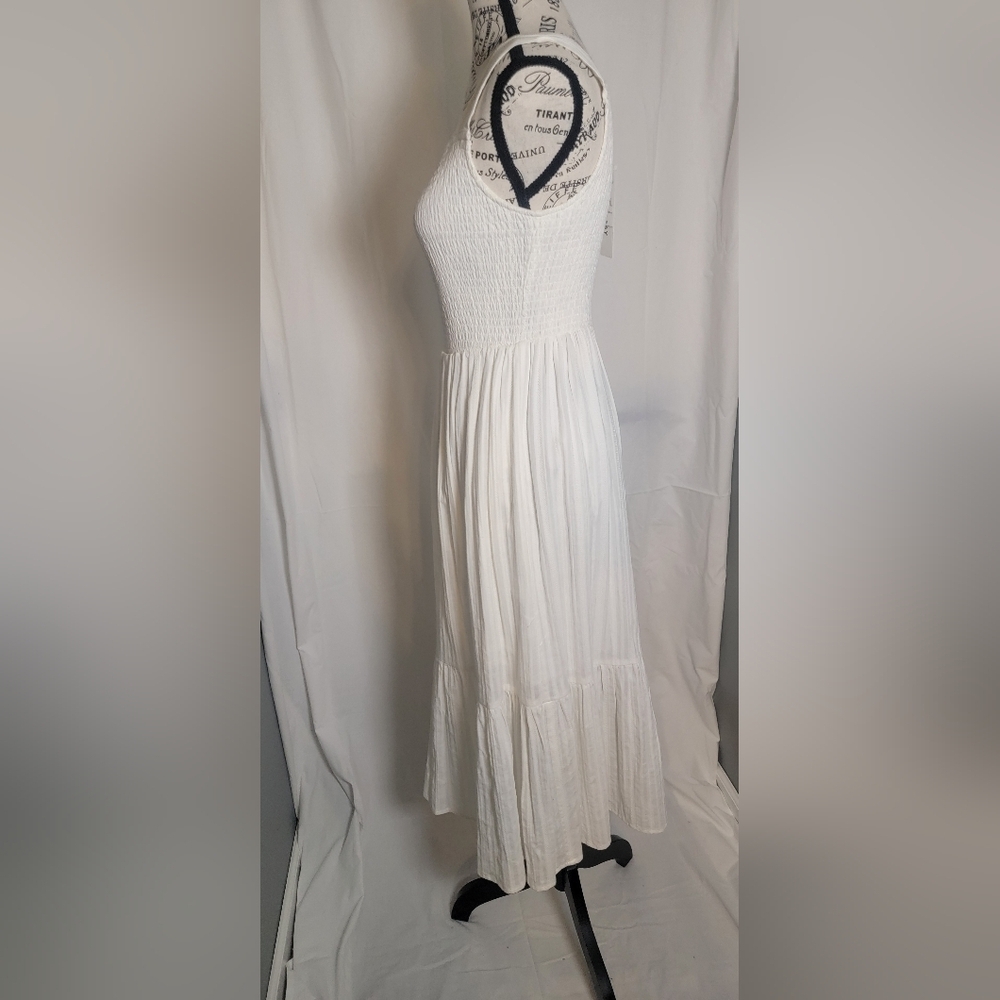 NWT Kay And Jay White Smocked Dress - Picture 3 of 5